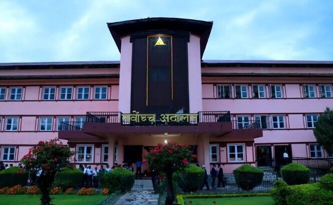 विद्यार्थीका मोबाइल नष्ट नगर्न सर्वोच्चको आदेश, सिरहा घटनाबारे लिखित जवाफ माग